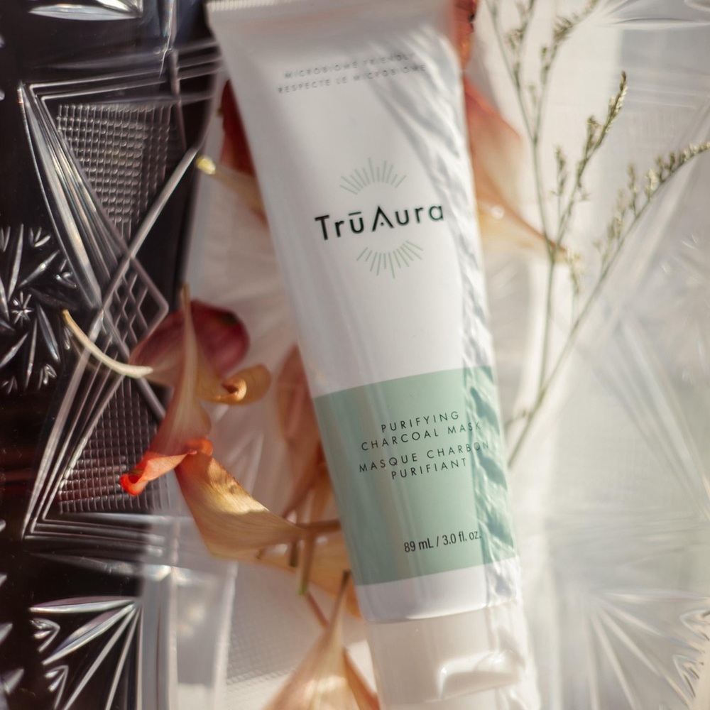 TruAura PURIFYING CHARCOAL MASK.  Kaolin & Bentonite clears and tightens pores